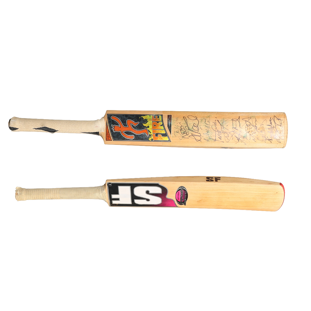 MIDDLESEX COUNTY CRICKET SIGNED BAT AND ANOTHER. (2).