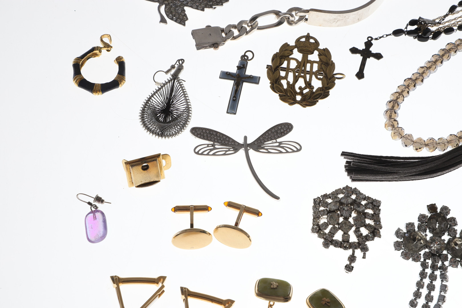 A QUANTITY OF COSTUME JEWELLERY ETC.