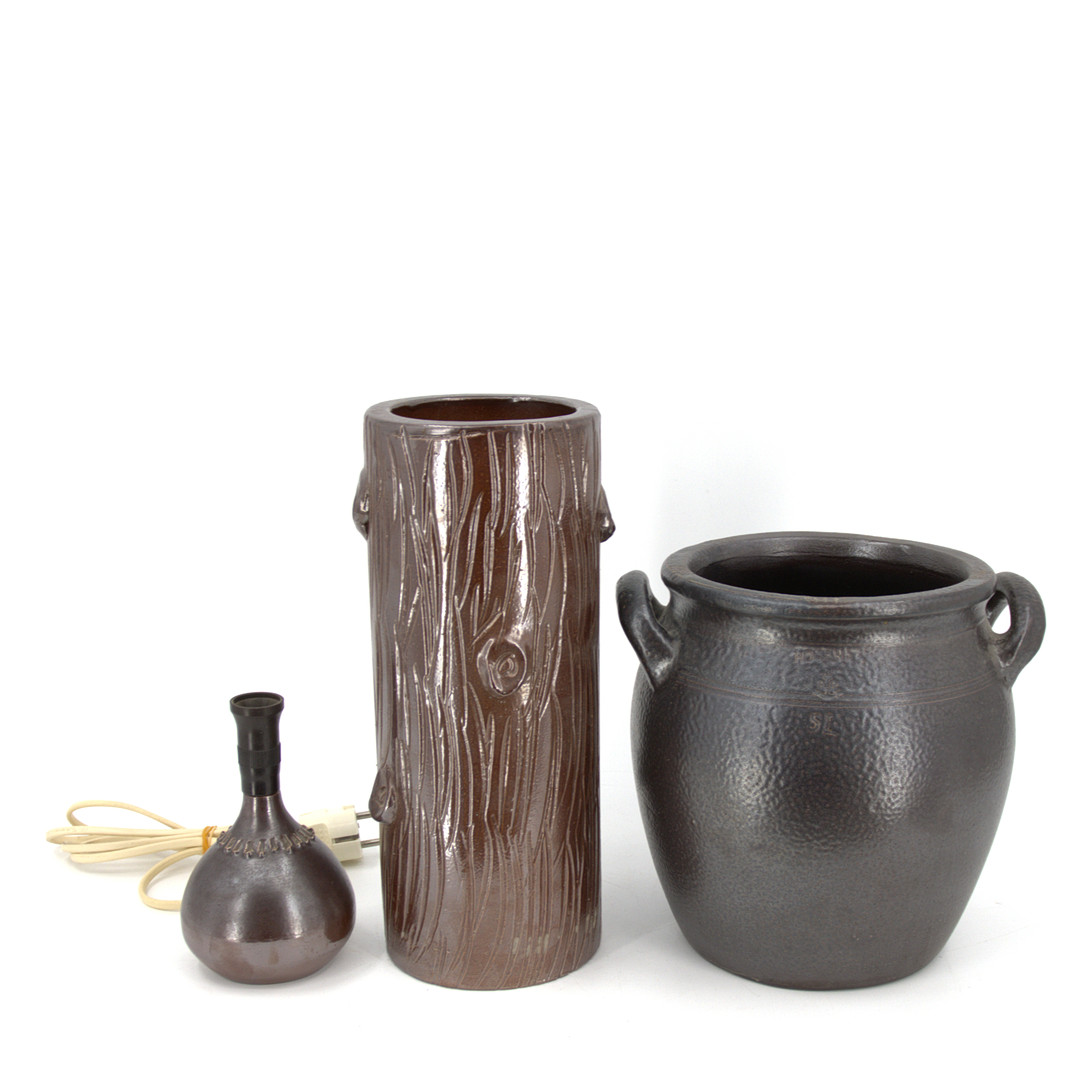 KRUS, VAS och BORDSLAMPA, glaserat stengods, bl.a. Getten Holm och Yngve Blixt, signerade, Höganäs.