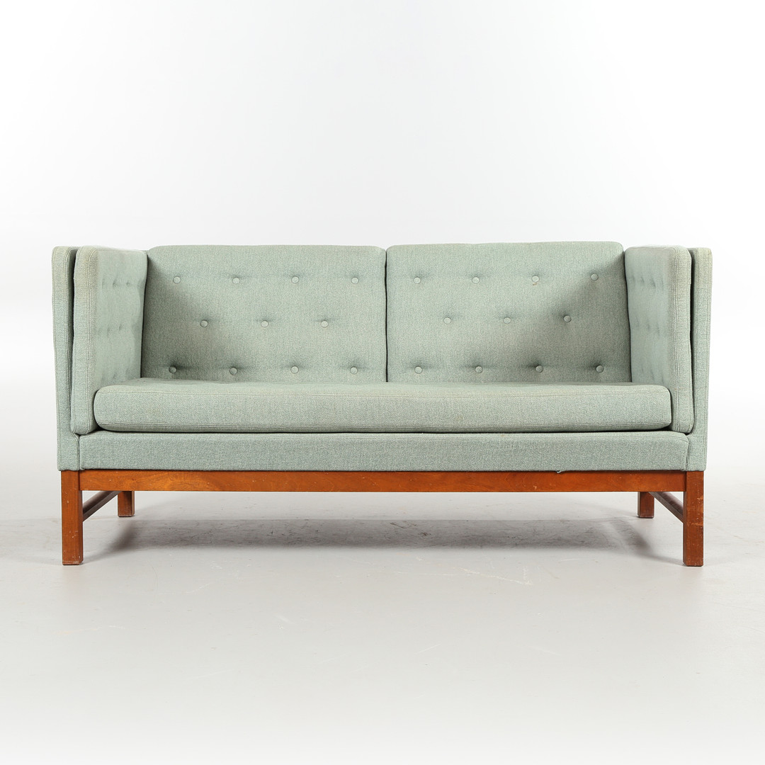 ERIK JØRGENSEN. To-personeres sofa model EJ315/2.