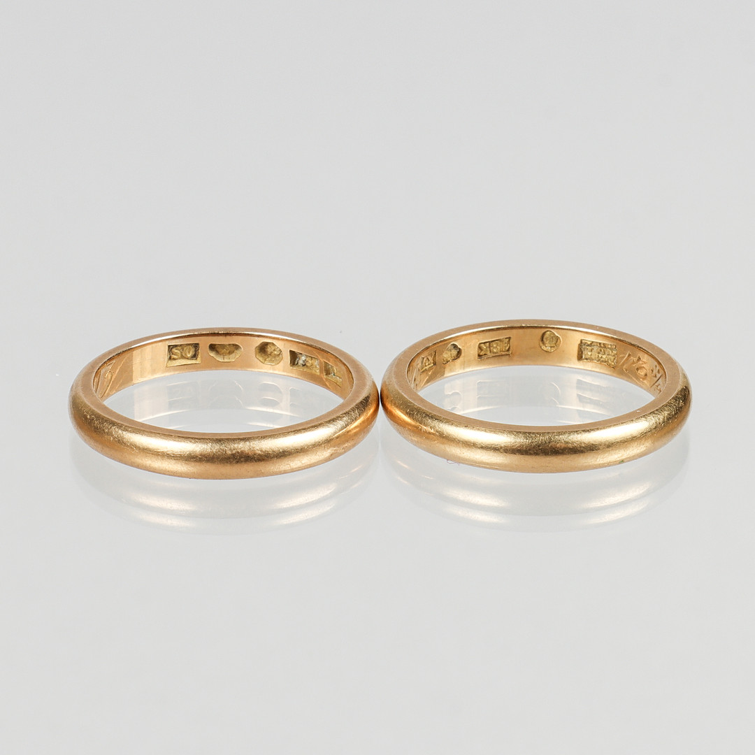 RINGAR 2 stycken 18k guld.