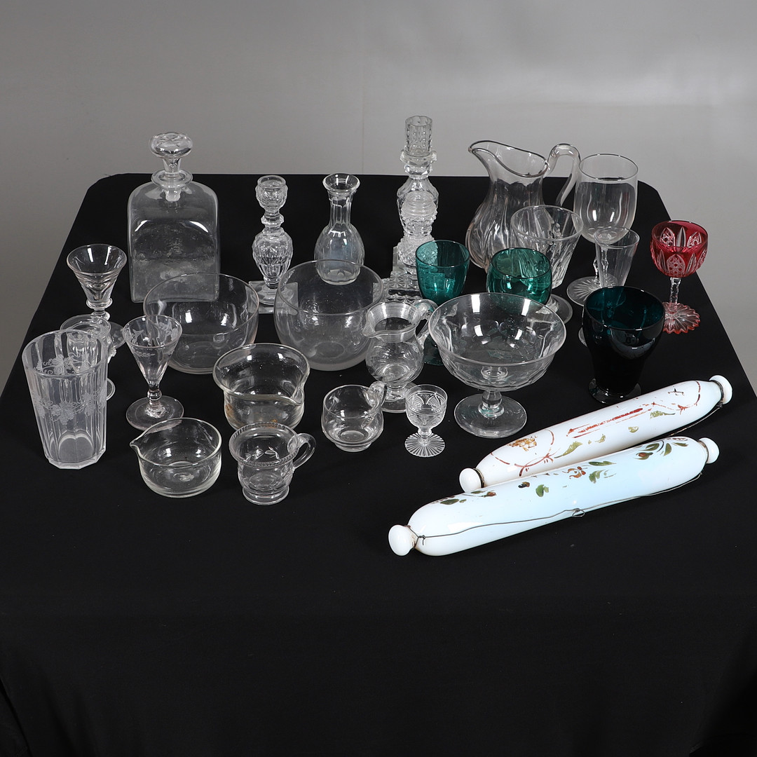 A COLLECTION OF 18TH AND 19TH CENTURY GLASS.