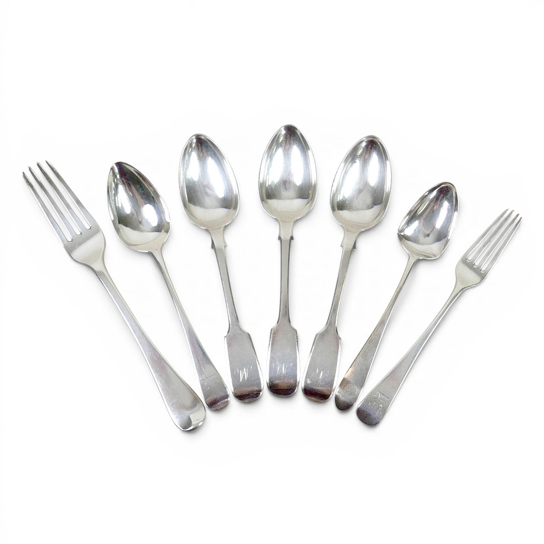 SEVEN PIECES OF GEORGIAN SILVER CUTLERY.