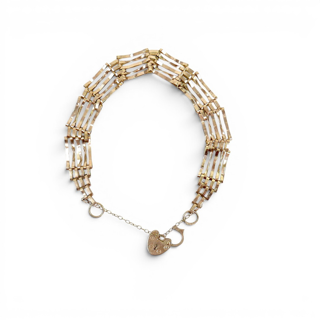 A 9CT GOLD GATE LINK BRACELET.
