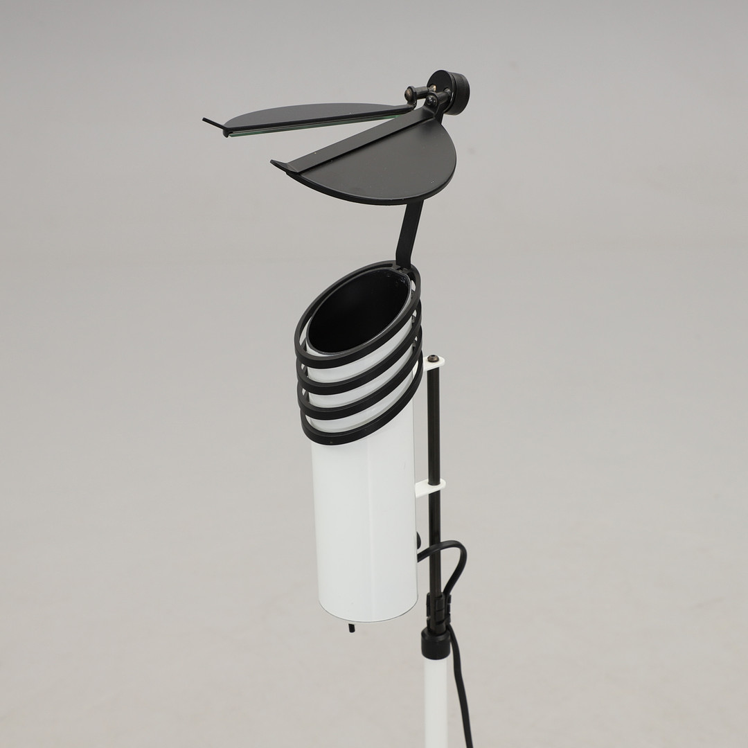 GOLVLAMPA, "Skarabé", Ateljé Lyktan, Stig Ahlström & Clas Kock, modellen formgiven 1983.