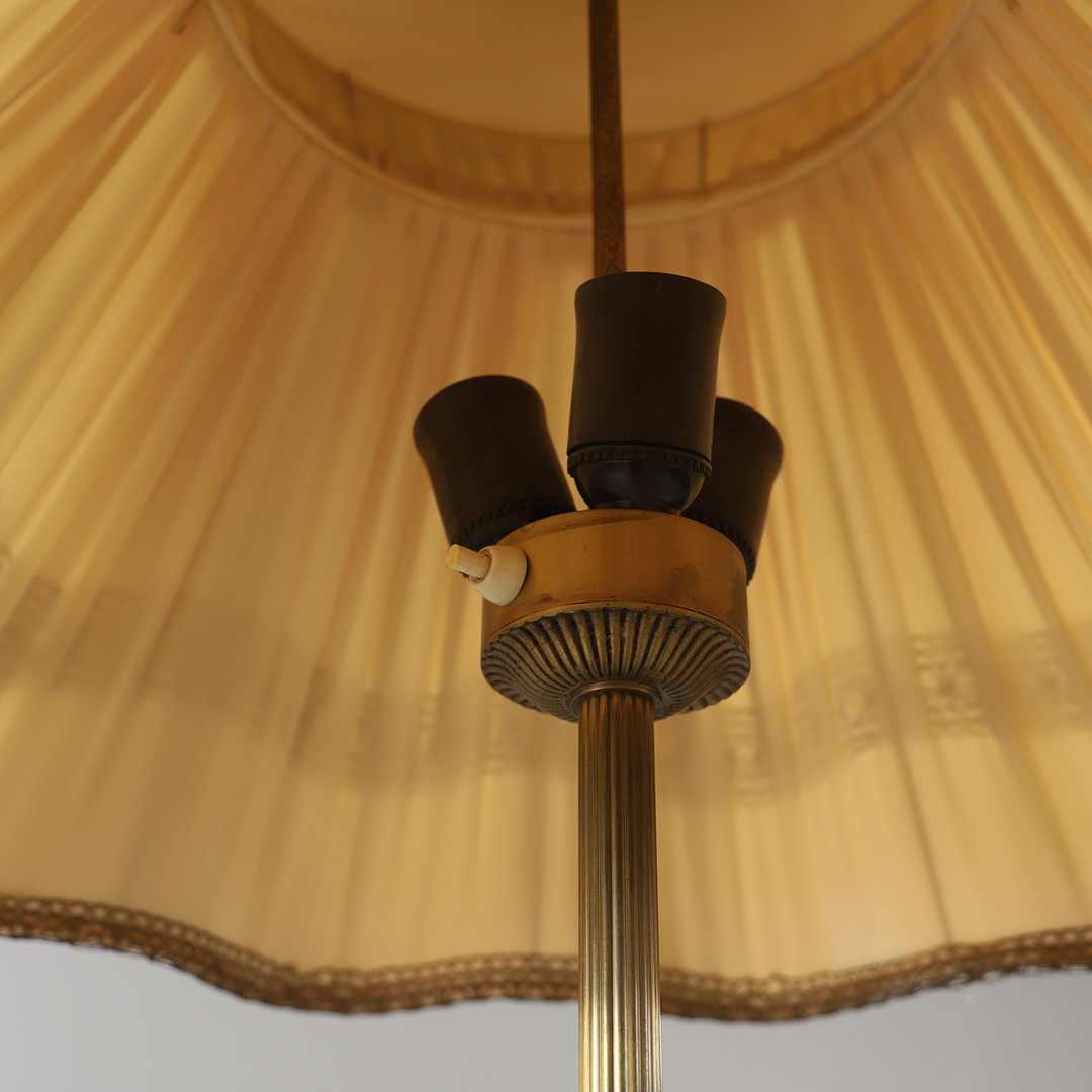 GOLVLAMPA, mässing och malm, 1900-talets första hälft.