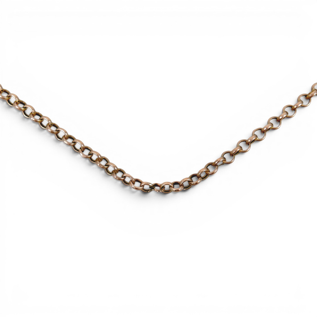 A 9CT GOLD CHAIN NECKLACE.