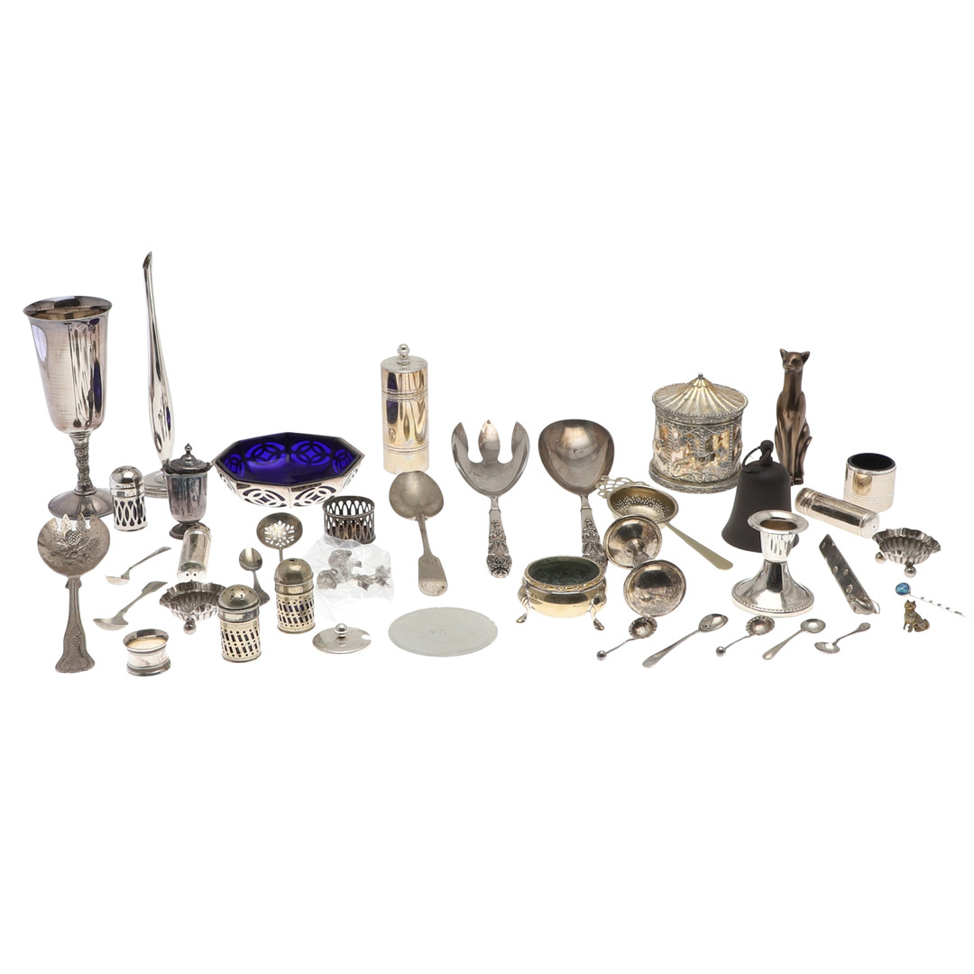 A QUANTITY OF SILVER PLATED WARES AND COLLECTABLES.