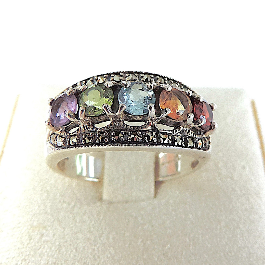 925 STERLING SILVER MULTI-COLOUR GEMSTONE RING.