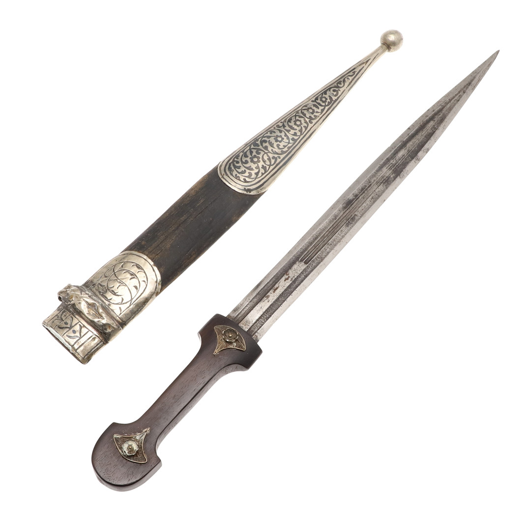 A 19TH CENTURY RUSSIN KINDJAL WITH NIELLO DECORATED SCABBARD.