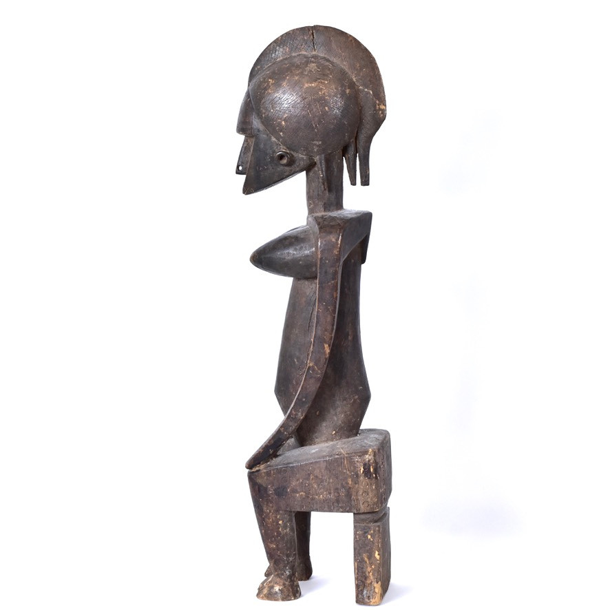 AFRIKANSK TRÄSKULPTUR. Bamana, Mali. Sittande kvinna.