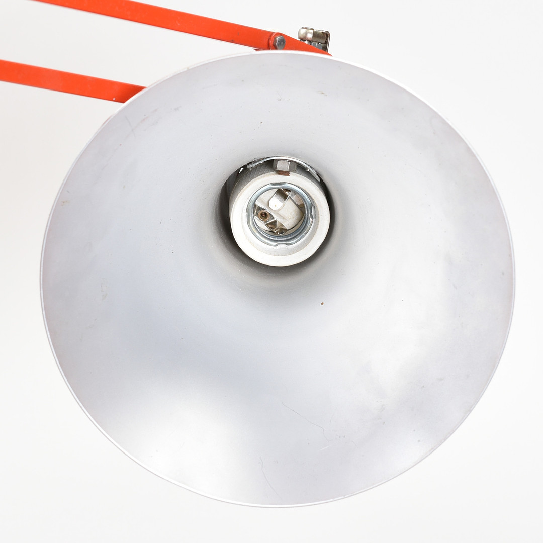 JACOB JACOBSEN. LUXO arkitekt lamper. Et par. Model Luna og L1. Rød lakeret metal.