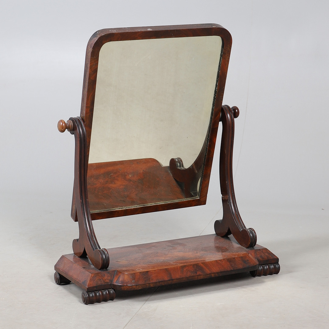 A VICTORIAN MAHOGANY TOILET MIRROR.