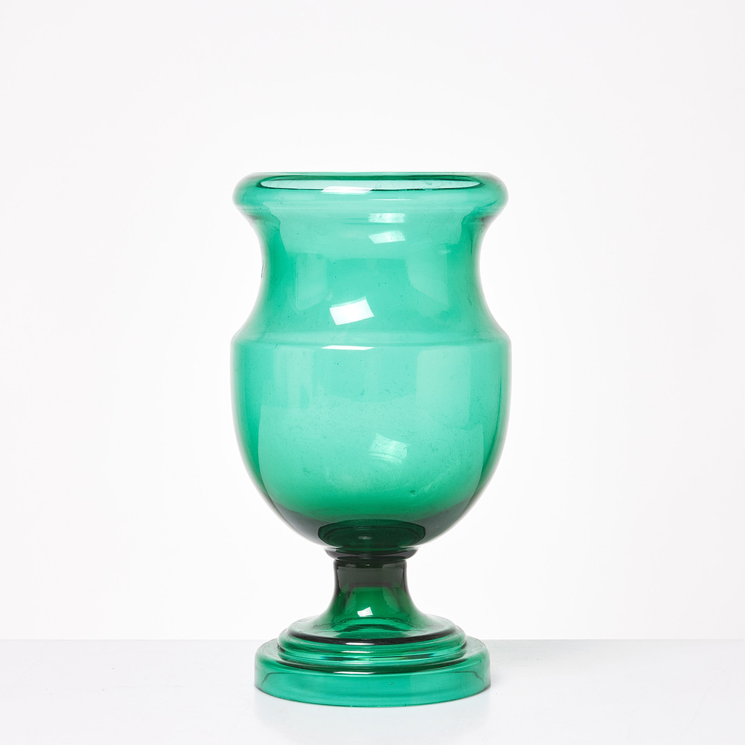 POKAL. Grön glasmassa, balusterformad, 1900-talets mitt.