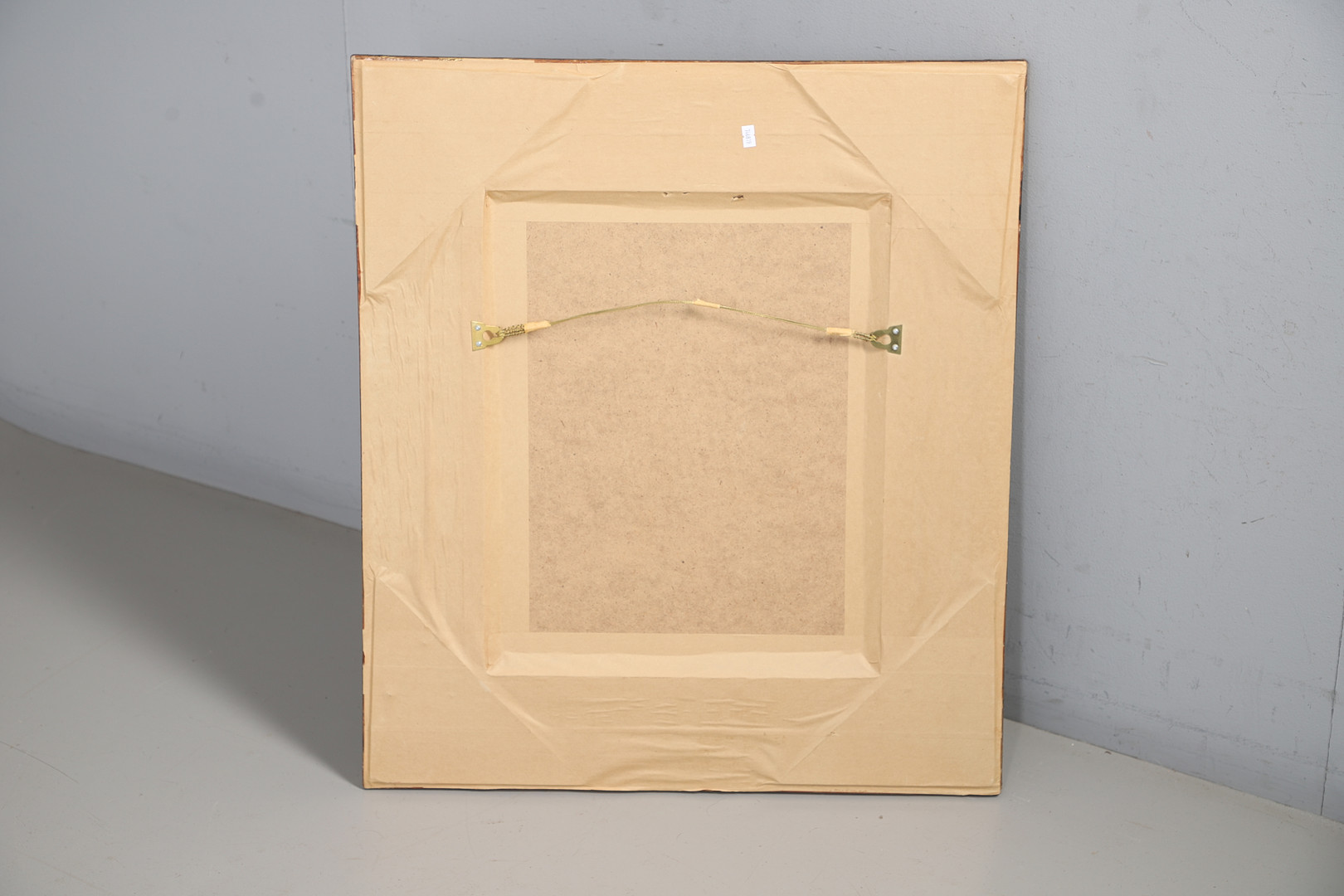 A REPRODUCTION GILT FRAMED MIRROR.