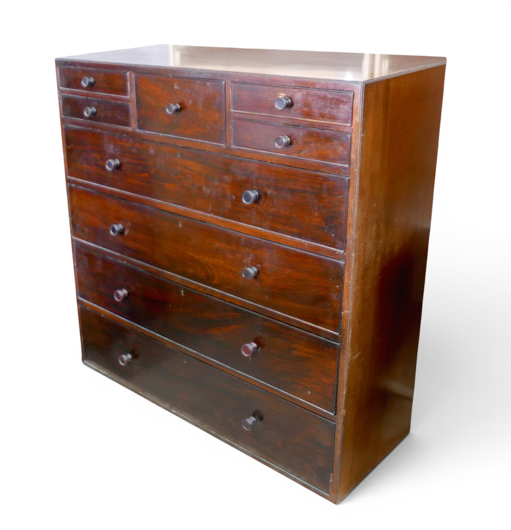 AN EDWARDIAN MAHOGANY CHEST OF FIVE SMALL OVER FOUR LONG DRAWERS.