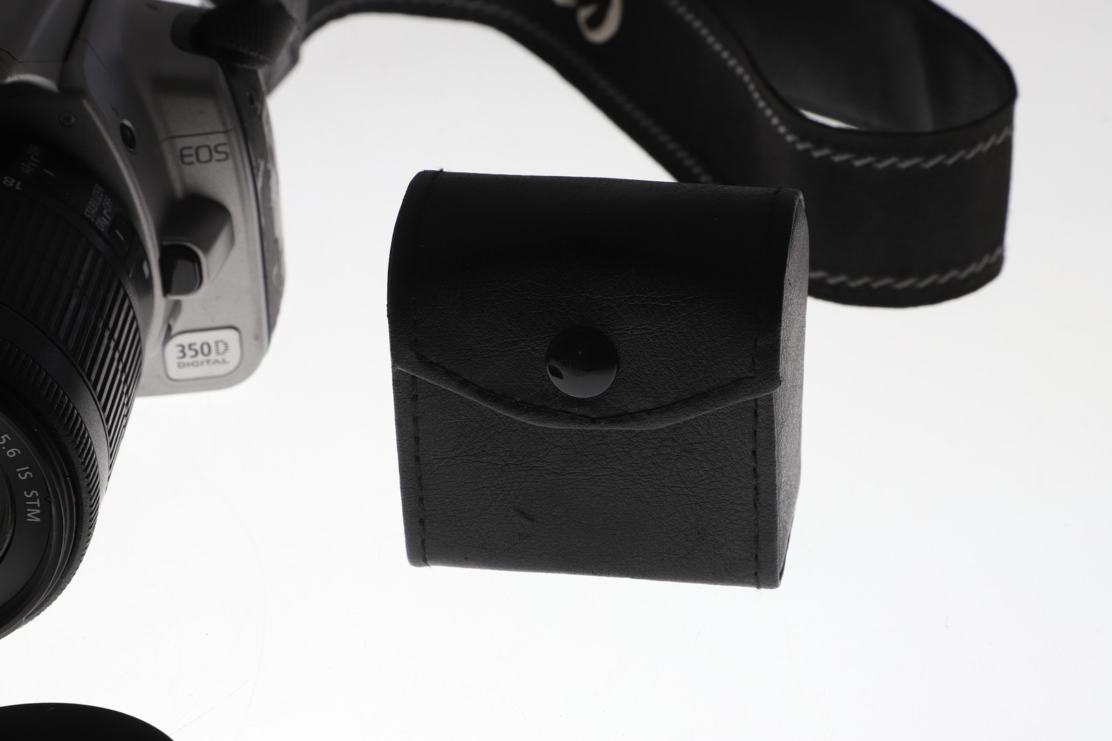 A CANON E0S 350D DIGITAL CAMERA AND VARIOUS ACCESSORIES.