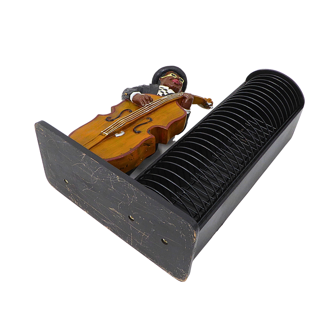 CD-STÄNDER MIT JAZZ-MUSIKER-FIGUR.