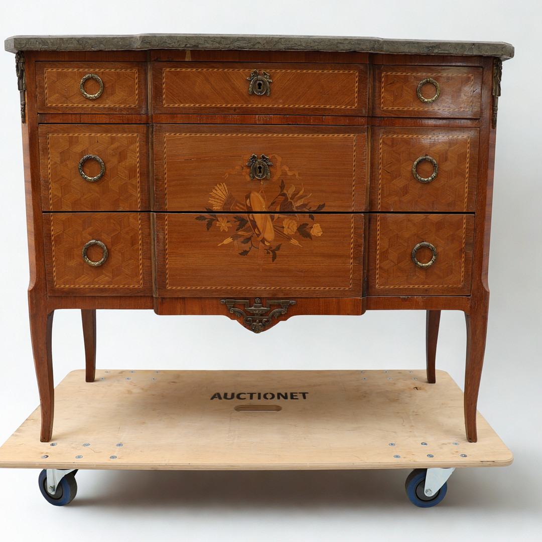 BYRÅ. Gustaviansk stil, med intarsia, 1900-tal.
