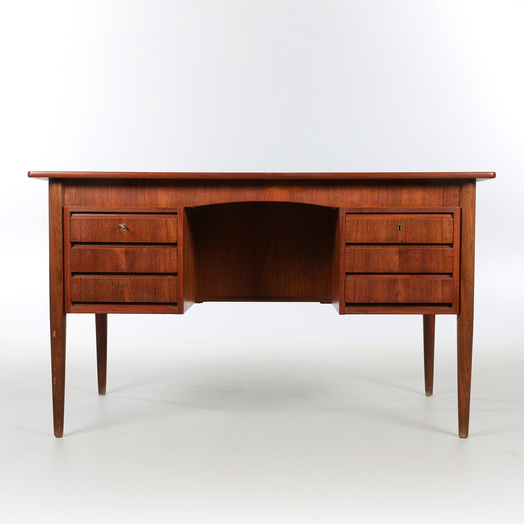 Dansk design. Skrivebord af teaktræ, 1960'erne.