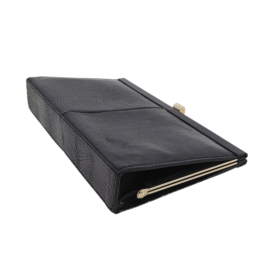 CLUTCH MIT ECHSEN-PRÄGUNG, SCHWARZ.