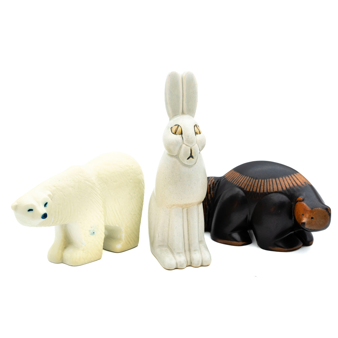 LISA LARSON. Figuriner / Skulpturer "Skansen" Stengods Gustavsberg 1900-tal (3st).
