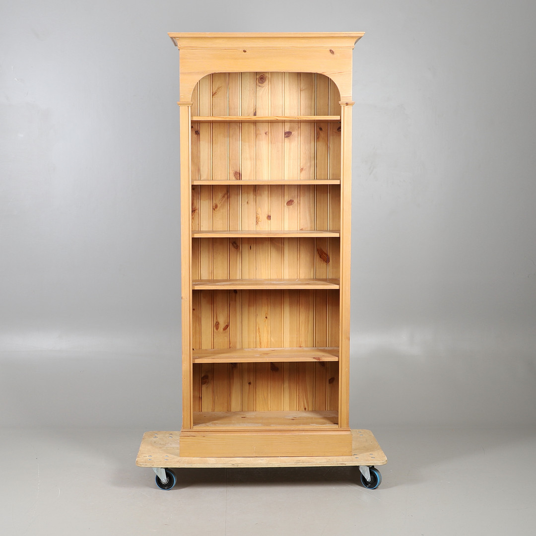A MODERN PINE OPEN BOOKCASE.