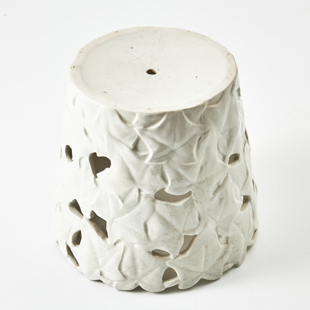 GUNNAR WENNERBERG. Tillskriven. Blomkruka, jugend, modell no 501, Gustavsberg tidigt 1900-tal, flintgods, genombruten form med dekor i relief av murgröna.