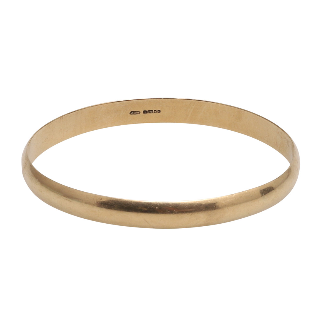 A LATE 20TH CENTURY 9CT GOLD BANGLE.