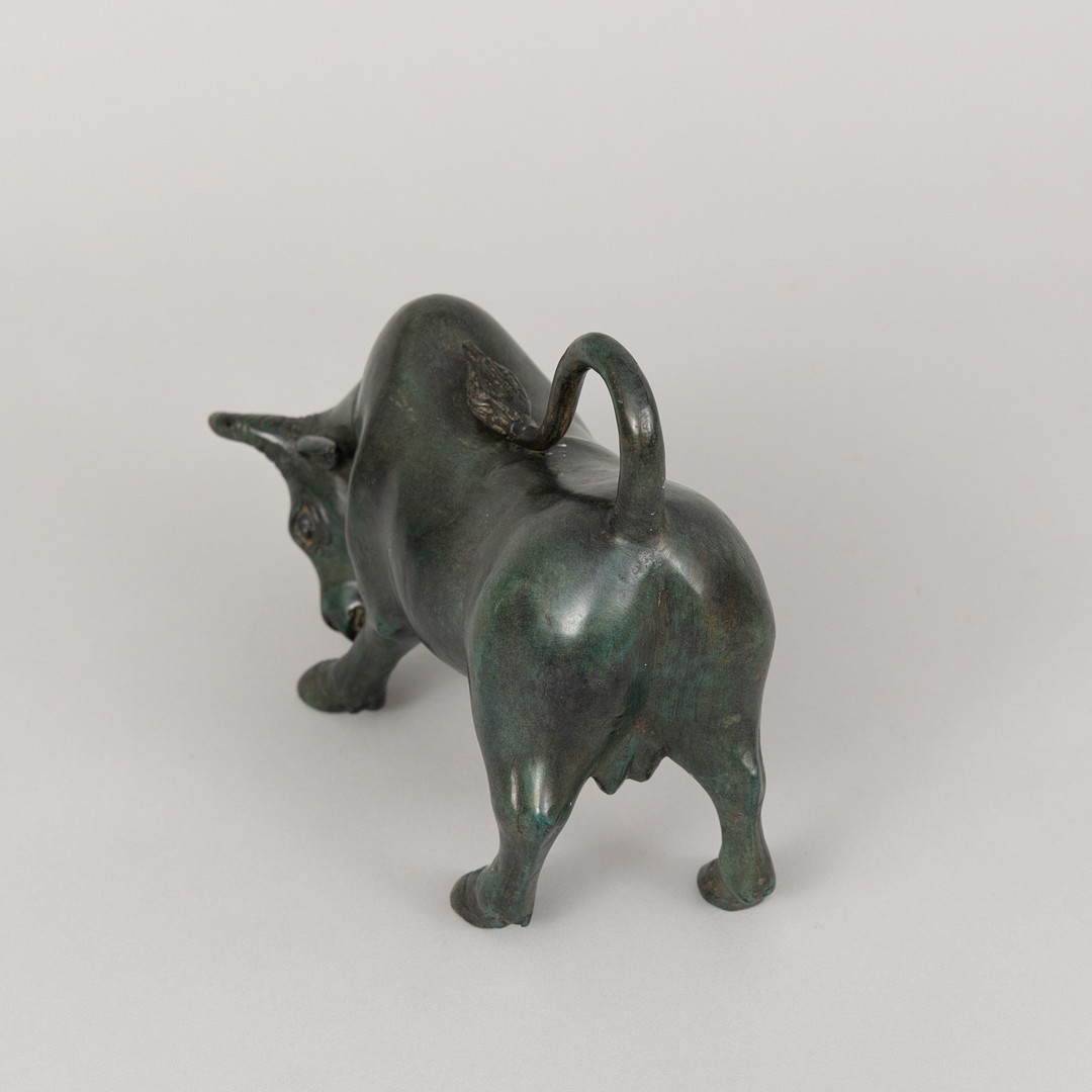SKULPTUR, "Fighting Bull", grönpatinerad brons, Art People Gallery Sweden, Stämplad APG.