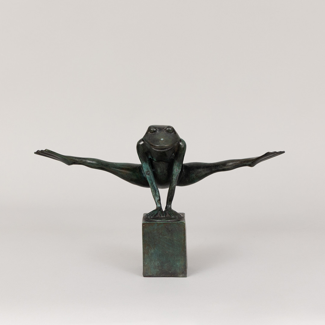 ART PEOPLE GALLERY, SWEDEN. "Look at my legs", grönpatinerad brons, stämplad APG.