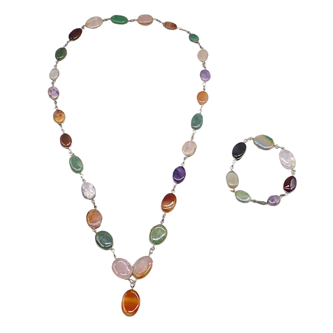 BUNTES EDELSTEIN-SCHMUCKSET AUS KETTE UND ARMBAND.