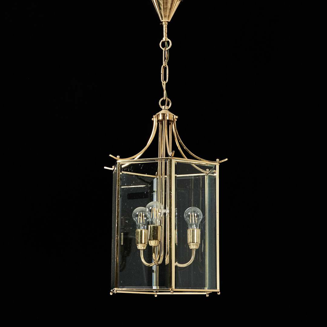 LYKTA, mässing och glas, hexagonal form. Tre ljuskällor. 1900-talets sista fjärdedel.