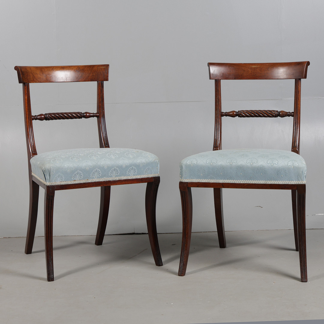 A PAIR OF REGENCY MAHOGANY CHAIRS (2).