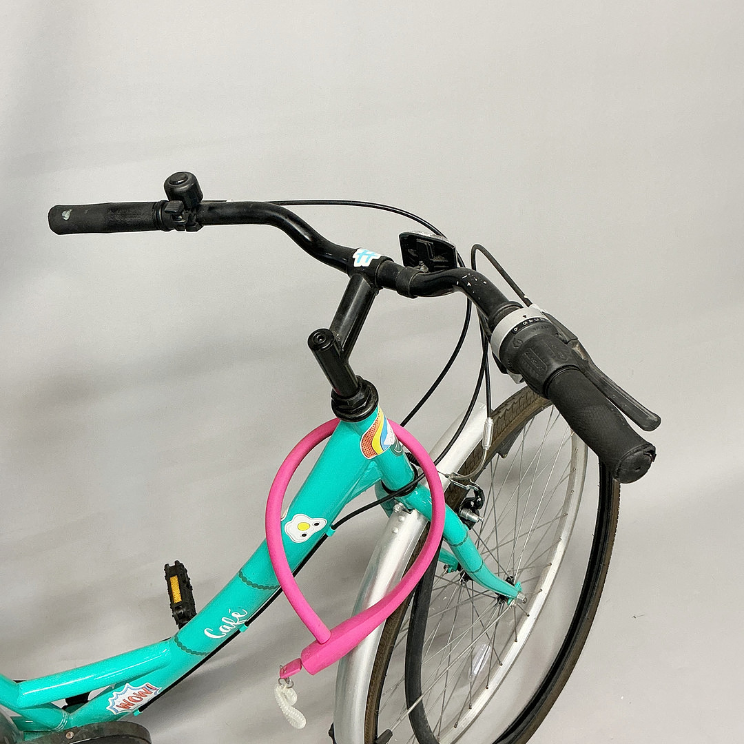 A LADY'S SHIMANO BICYCLE.