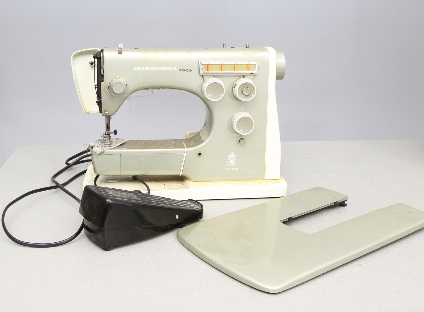 Images for 52760. SEWING MACHINE, Husqvarna 2000.