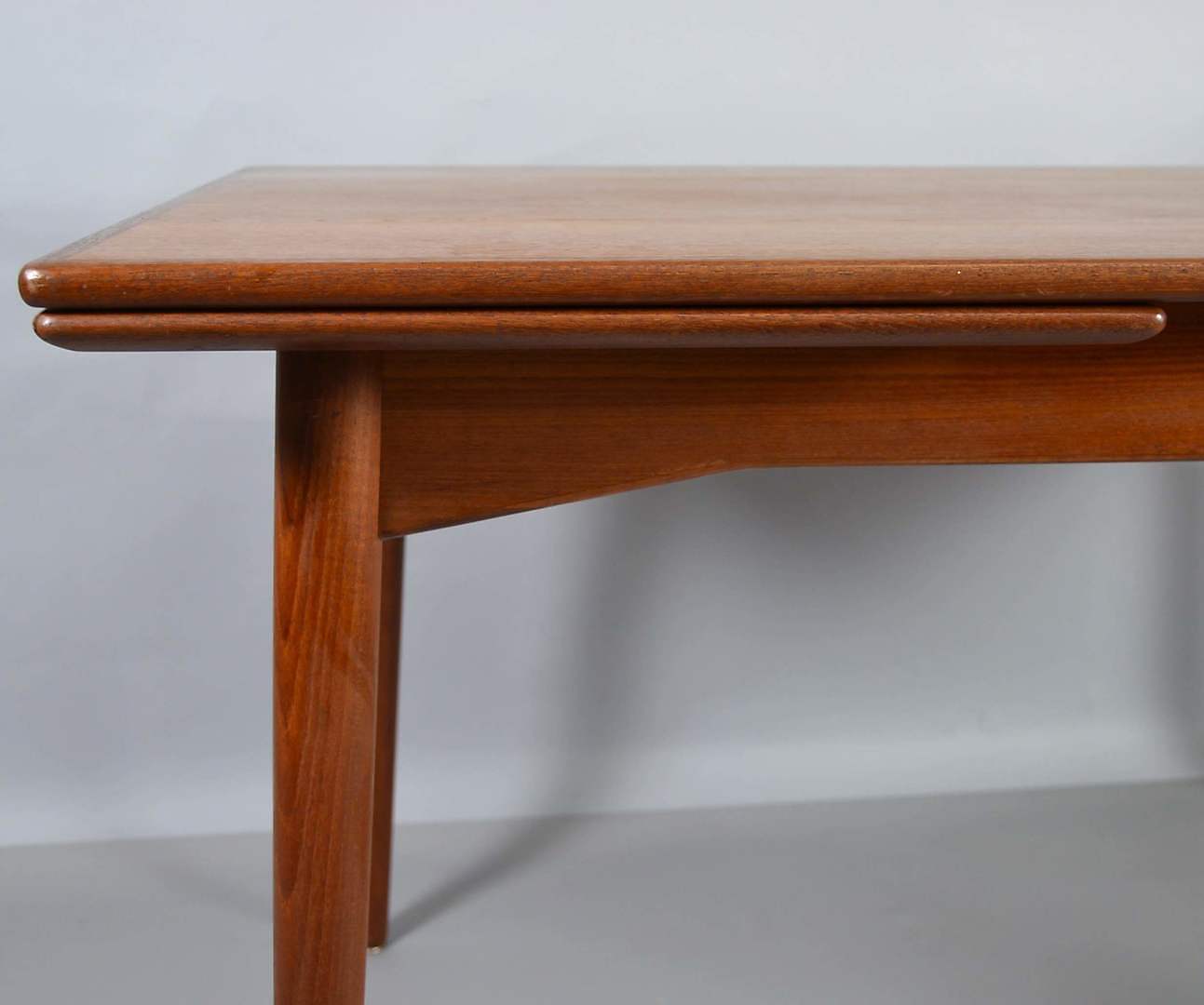 Bilder för 708587. MATBORD TEAK OMANN JUNIOR. Auctionet Bilder för 708587. MATBORD TEAK OMANN JUNIOR. Auctionet