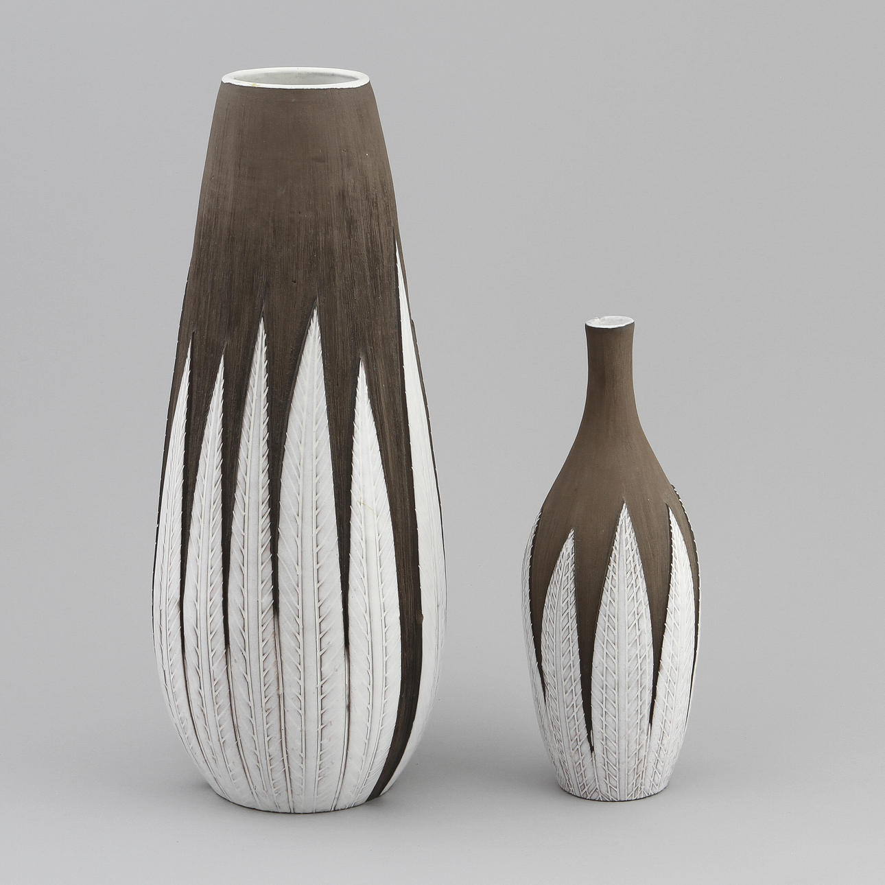 ANNA LISA THOMSON. Vaser, 2 stycken. Paprika. Uppsala Ekeby.