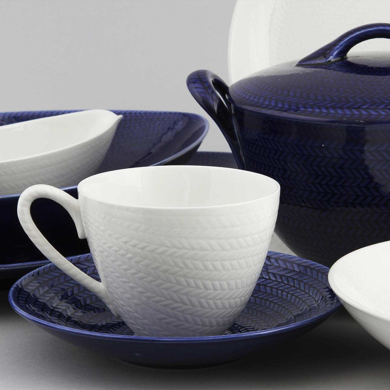 SERVISDELAR, 49 st, "Blå eld", Rörstrand.