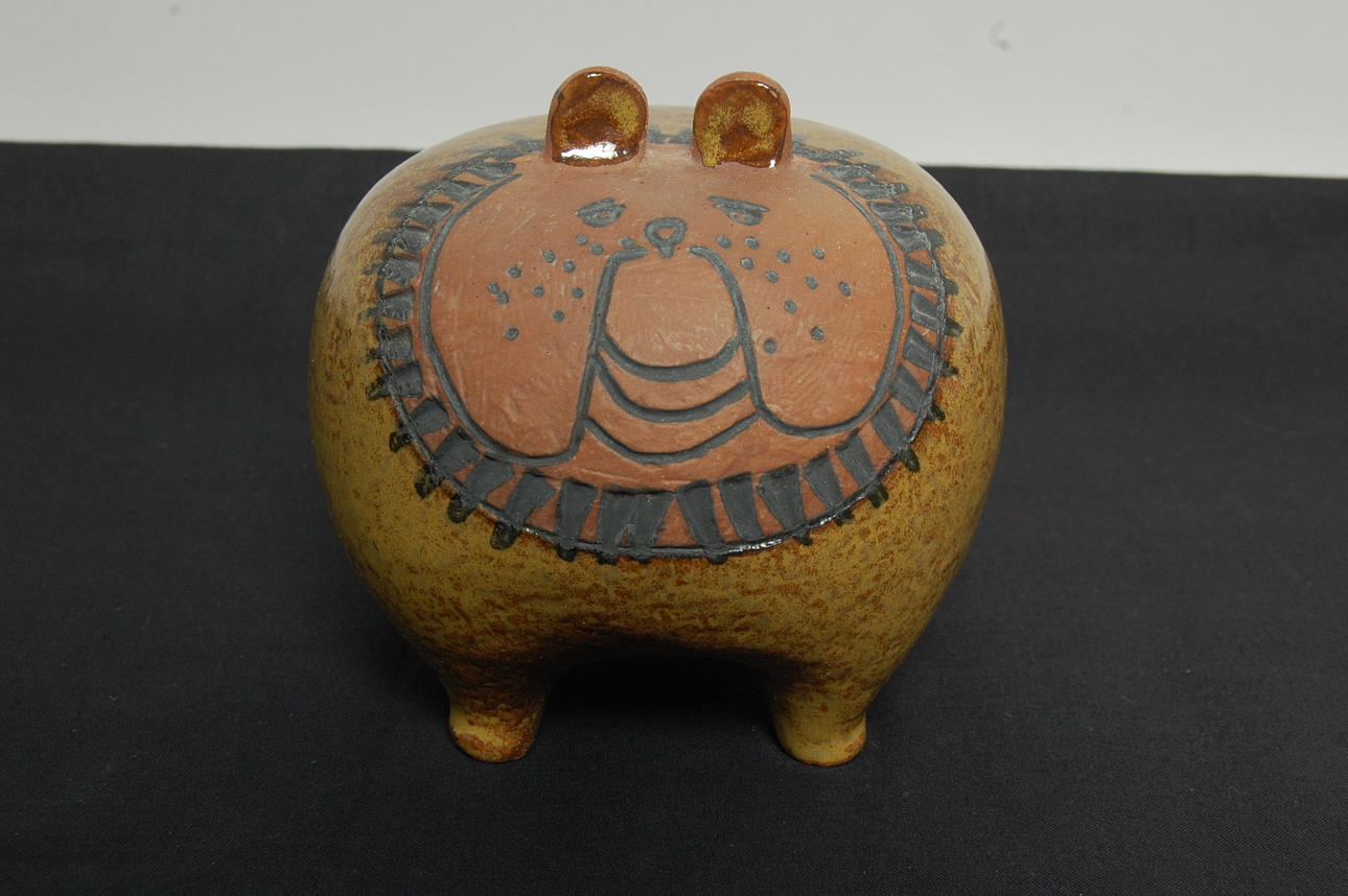 LISA LARSSON. figurin, " Bulldog " stengods, Etikettsignerad.