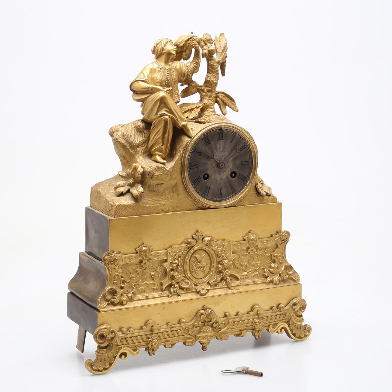 TABLE PENDULUM, gilt brass, Vor Singery a Paris, 1900s.