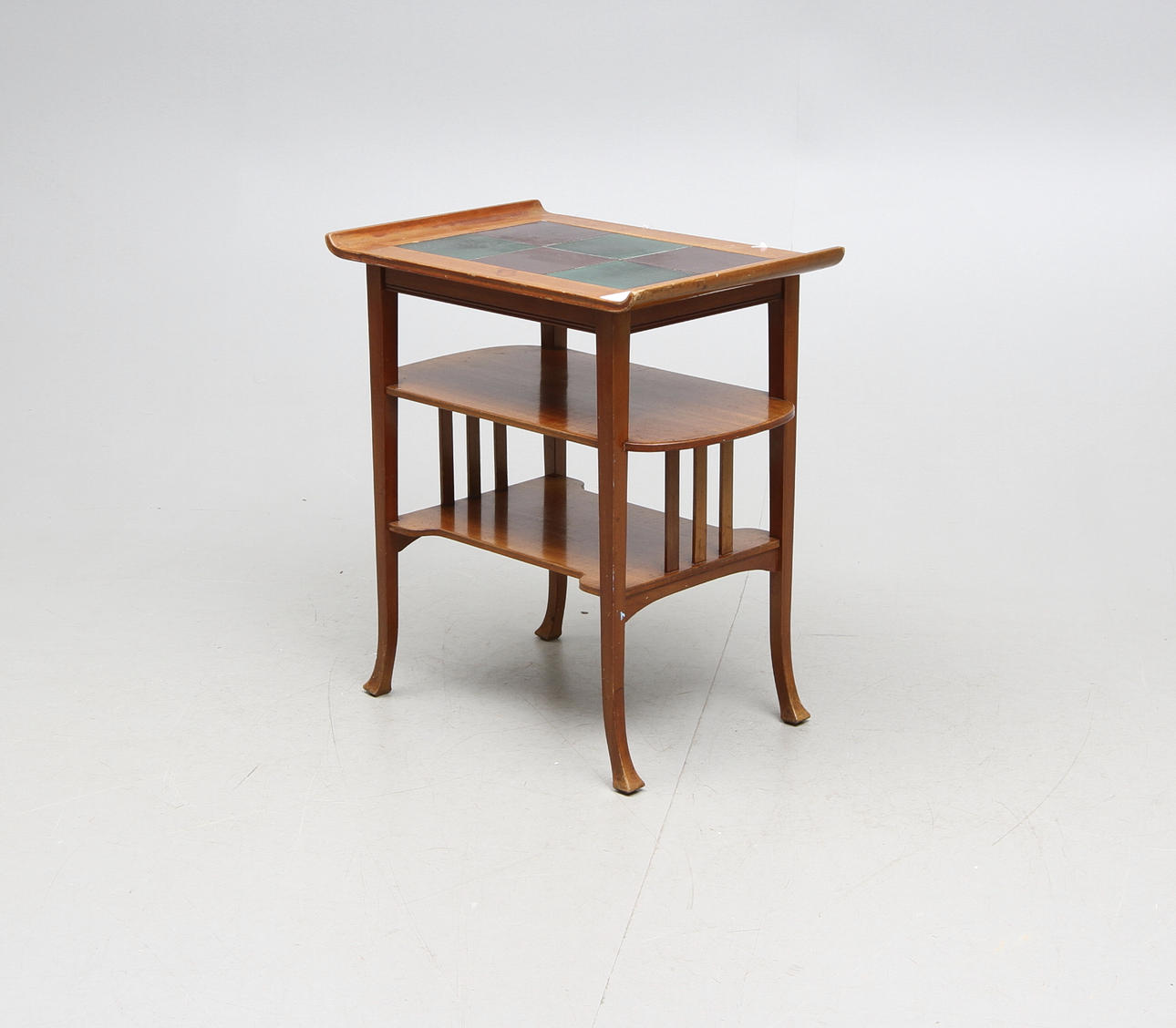 VÅNINGSBORD, Jugend, tidigt 1900-tal.