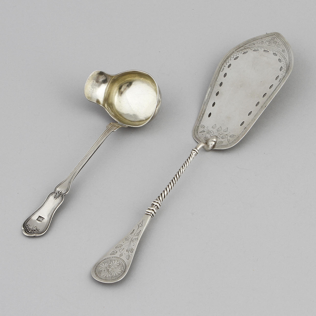 SILVER, 2 delar, fiskspade och såssked, ca 120 gram.