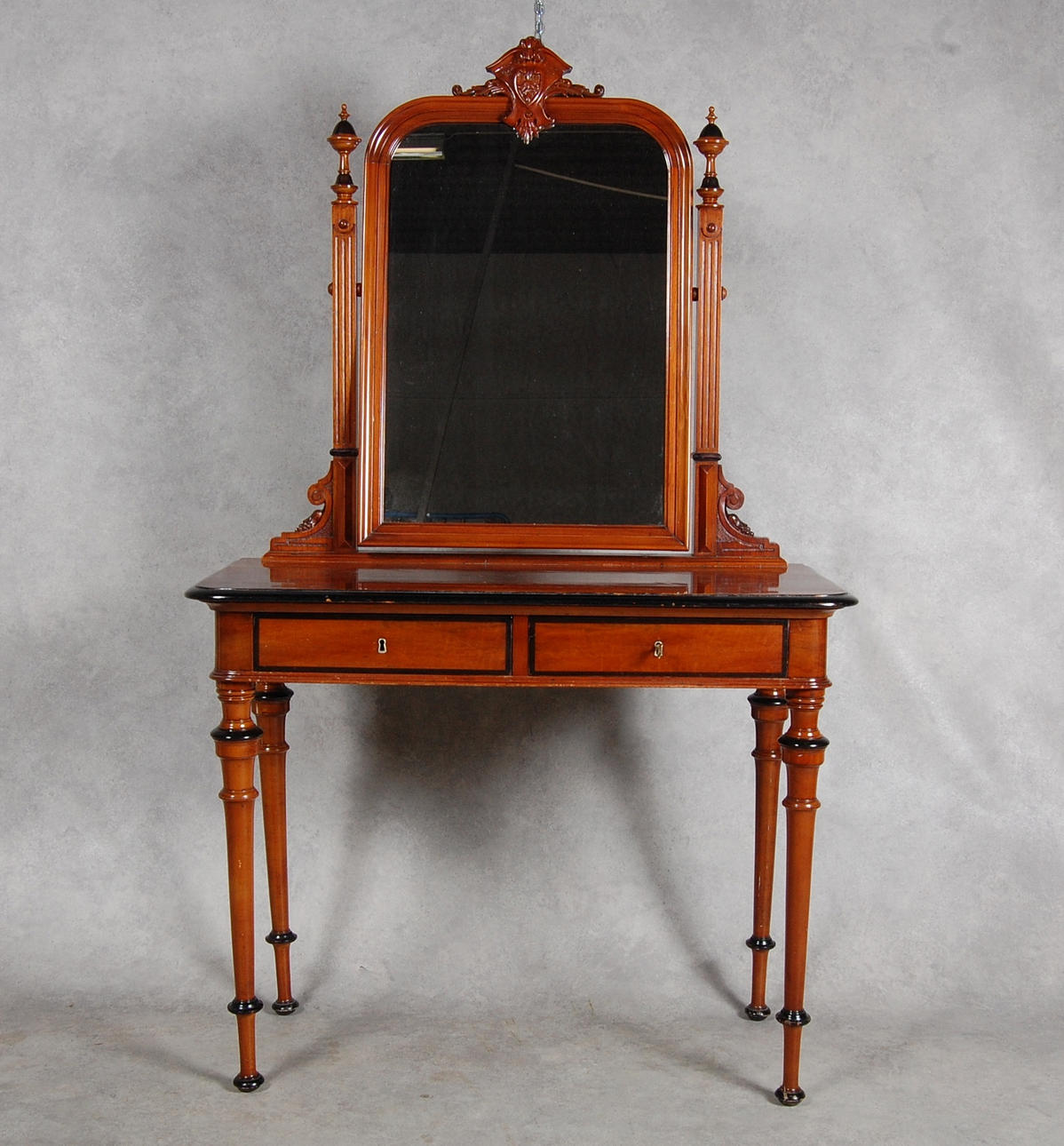 TOALETTBORD, nyrenässans 1800-talets slut.