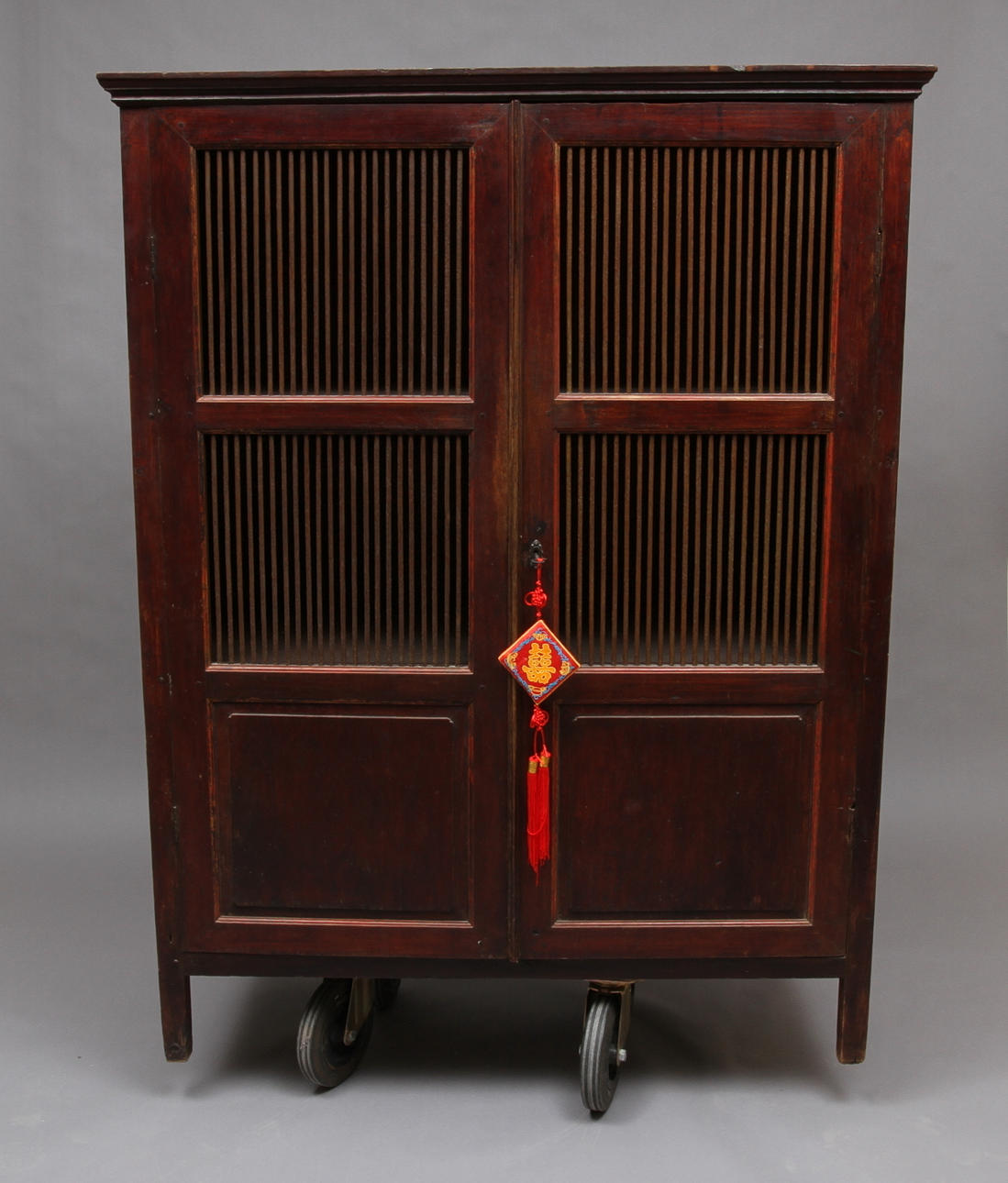 KÖKSSKÅP, Indonesiskt, 1900-tal.