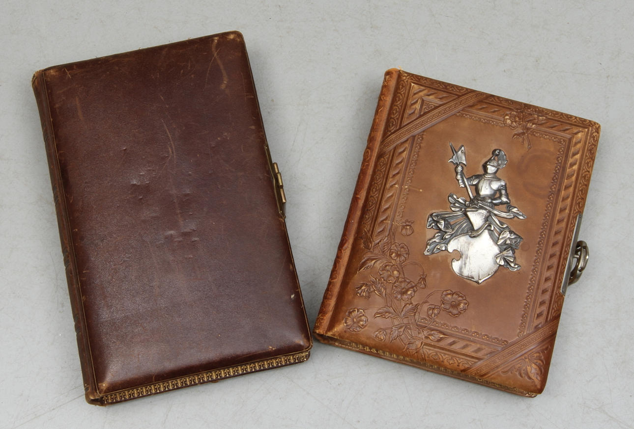 FOTOALBUM, 2 st, med porträttfoton av bland annat militärer, omkring år 1900.