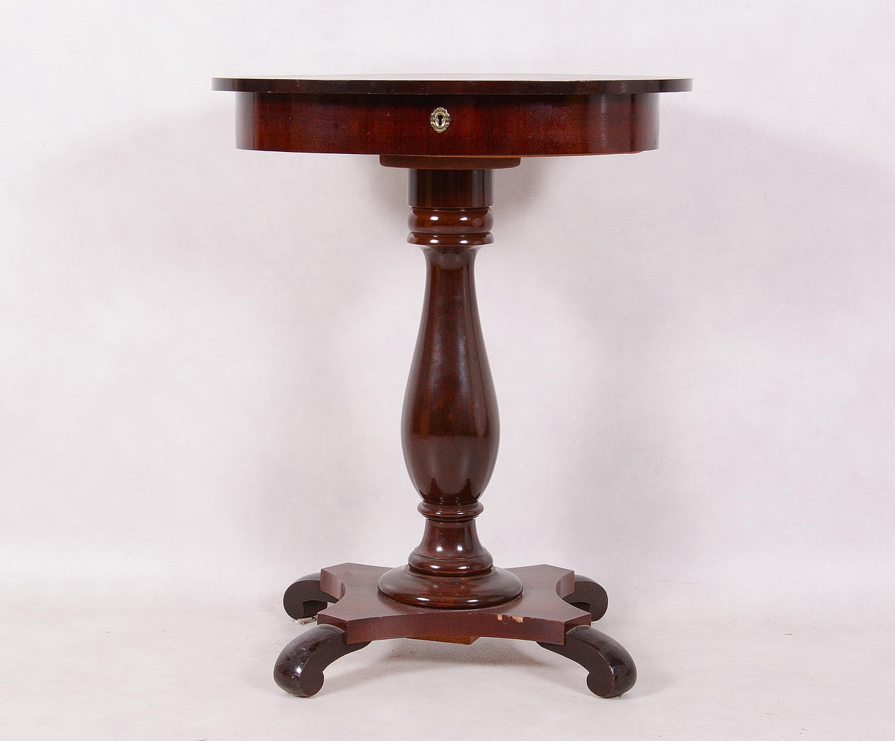 SEWING TABLE WITH PILLAR FOOT, 1900s.