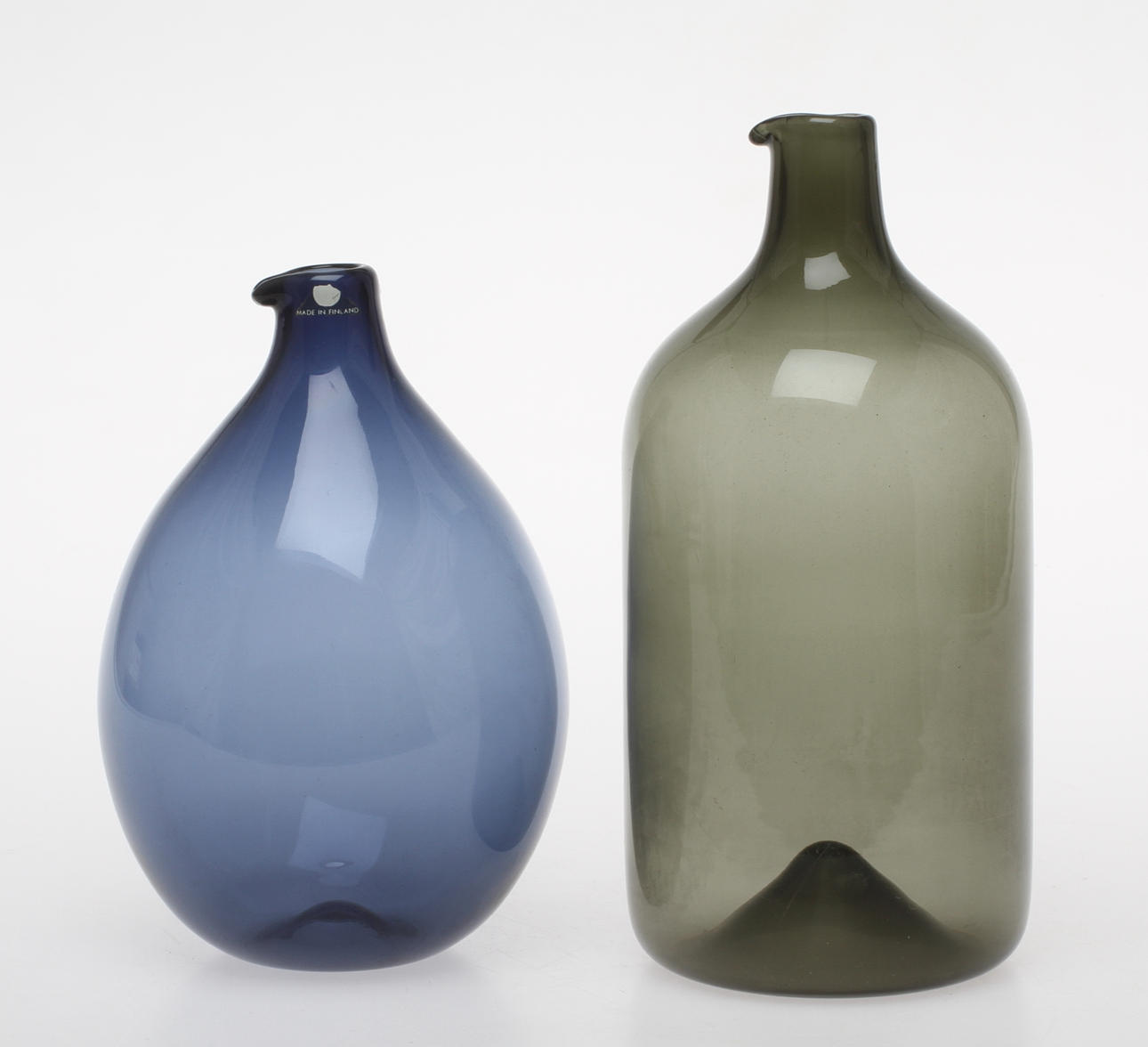FLASKOR, 2 st, glas, signerad Timo Sarpaneva, Ittala.