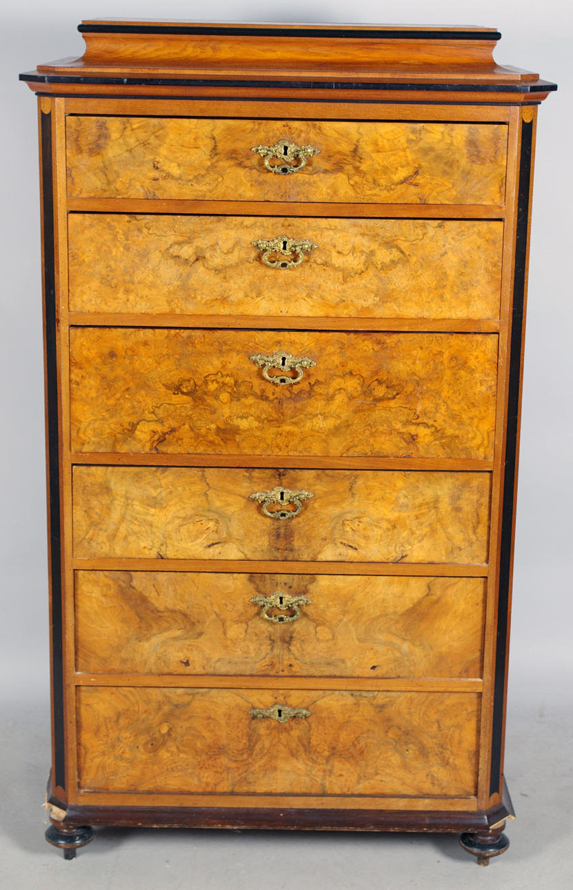 BYRÅ, 6-lådig varav en med lådinsats, mahogny/rotfaner, sent 1800-tal.