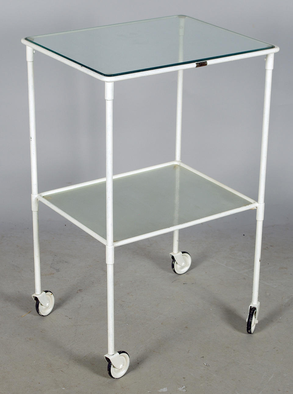 TANDLÄKARBORD, vitmålat med glasskivor, Kifa Stockholm.